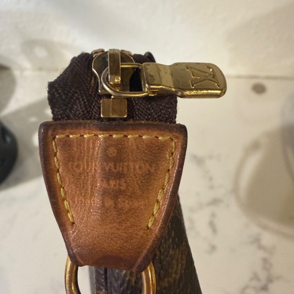 Louis Vuitton Mini Pochette - Picture 3 of 7